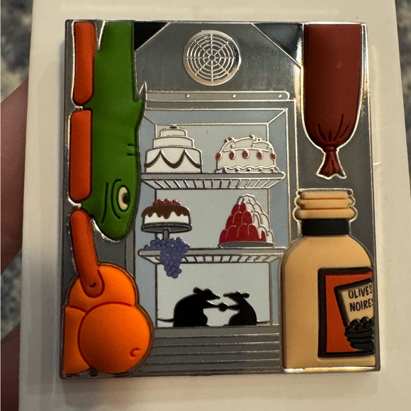 Remy's Ratatouille Adventure Remy's Pantry Disney Trading Pin - Picture 2 of 4